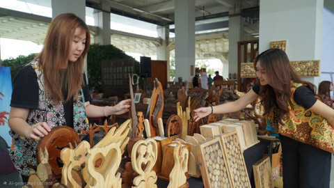 Melihat Upaya Kampus di Surabaya Ajak Pelaku UMKM Furniture Jatim Naik Kelas (1)