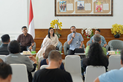 Suasana saat Pemprov Sumut melalui Dinas Pendidikan menggelar konferesi pers  Perkembangan Program Unggulan Bersekolah Gratis (PUBG) dan kurikulum Marsipature Hutanabe  di Lobby Dekranasda Lantai 1 Kantor Gubernur Sumut, Jumat (14/11/2025).  Foto: Dok. Istimewa
