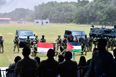 Suasana kolaborasi demonstrasi drone dari TNI dan Angkatan Bersenjata Yordania saat disaksikan Presiden RI Prabowo Subianto bersama Raja Yordania Abdullah II bin Al-Hussein di Lapangan Tembak Brigif I Parako Korps Pasgat, Jakarta, Sabtu (15/11/2025)   Foto: Dok. Biro Pers Setpres