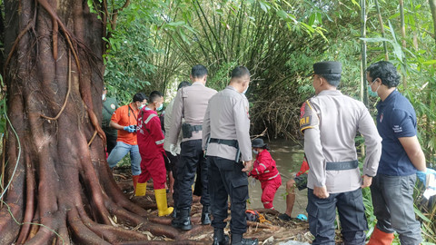 Lokasi penemuan mayat di Sungai Winongo Kecil, Kapanewon Sanden, Kabupaten Bantul pada Minggu (16/11/2025) pagi.  Foto: Dok. Polres Bantul