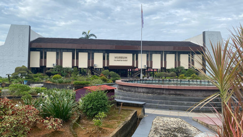 Gedung UPT Museum Provinsi Kalimantan Barat. Foto: Alycia Tracy Nabila/Hi!Pontianak