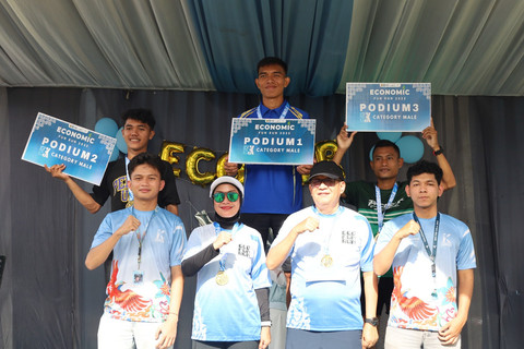 Pembagian Doorprize kepada Peserta Lari | Foto : Dok.HumasFEB