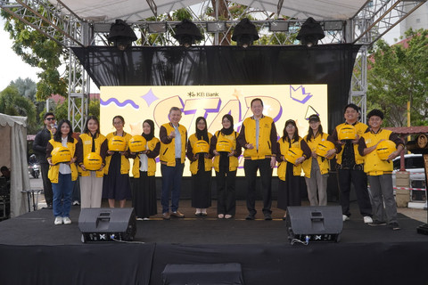 KB Bank saat membuka kegiatan "Generasi Kreatif Siap Jadi Pebisnis (GenKBiz)" dan "Star Festival Batam 2025" di Politeknik Negeri Batam, Kepulauan Riau pada Kamis (13/11). Foto: Dok. KB Bank