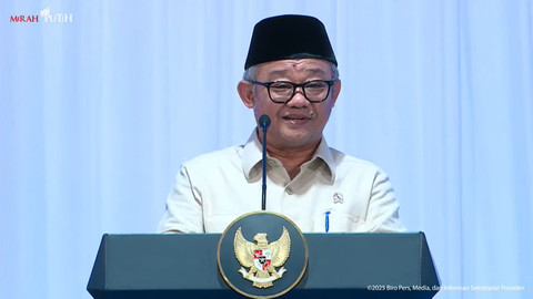 Menteri Pendidikan Dasar dan Menengah Abdul Mu'ti memberikan sambutan dalam Peluncuran Program Digitalisasi Pembelajaran di SMPN 4 Bekasi, Jawa Barat, Senin (17/11/2025). Foto: Nasywa Athifah/kumparan
