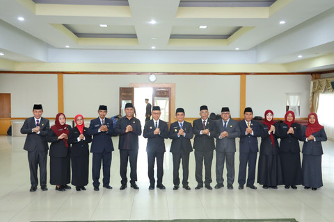Foto bersama pejabat yang baru dilantik. Foto: Dok. Pemkot Pontianak