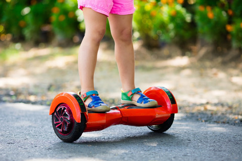 Ilustrasi anak bermain Hoverboard. Foto: FamVeld/Shutterstock