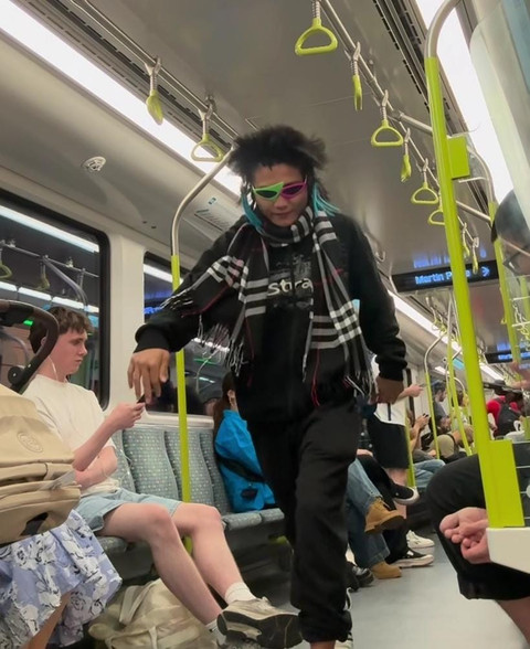 Johnson Wen telah dikenal publik sebagai orang yang suka menganggu selebriti. Foto: Instagram @pyjamamann