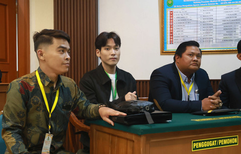 Artis asal Korea Selatan, Na Daehoon saat menjalani sidang cerai perdana di Pengadilan Agama Jakarta Selatan, Jakarta, Selasa, (18/11/2025). Foto: Dok. Agus Apriyanto