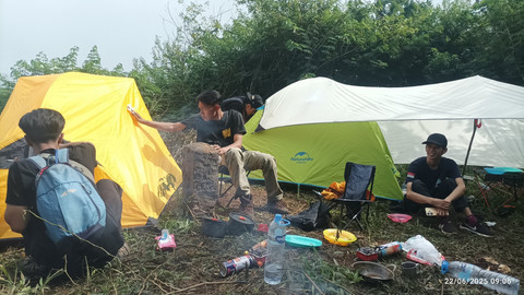 Aktivitas pagi hari di Puncak Masigit/Foto : Dok. Pribadi (Agus Kusdinar)