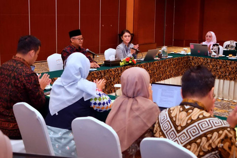 evaluasi Permendikbudristek 46/2023 tentang Pencegahan dan Penanganan Kekerasan di Lingkungan Satuan Pendidikan bersama Mendikdasmen Abdul Muti (tengah) di Hotel Borobudur, Jakarta, Rabu (19/11/2025). Foto: Dok. Kemendikdasmen