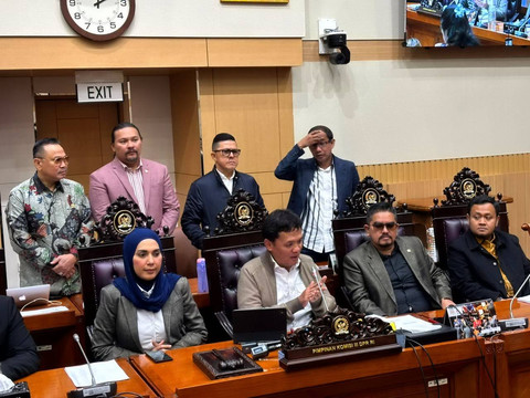 Komisi III DPR RI menggelar konferensi pers terkait KUHAP di gedung DPR RI, Senayan, Jakarta Pusat, Rabu (19/11/2025).  Foto: Abid Raihan/kumparan
