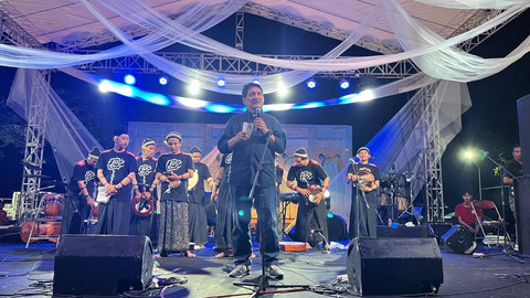 Sahabat almarhum Ambar Polah sekaligus inisiator acara "Nyanyian Rakyat", Robby Kusumaharta, hadir dalam acara Haul ke-7 Ambar Polah di JEC, Selasa (18/11). Foto: Pandangan Jogja/Gigih Imanadi