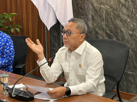 Menteri Koordinator (Menko) Bidang Pangan, Zulkifli Hasan, dalam pertemuan dengan PERSAGI di kantornya, Jakarta Pusat, Rabu (19/11/2025). Foto: Najma Ramadhanya/kumparan