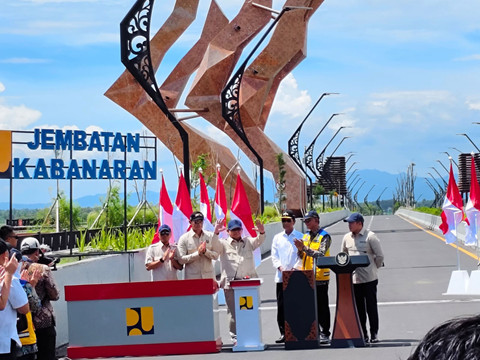 Presiden Prabowo Subianto saat meresmikan Jembatan Kabanaran yang menghubungkan Kabupaten Bantul dan Kabupaten Kulon Progo, Rabu (19/11/2025). Foto: Arfiansyah Panji Purnandaru/kumparan