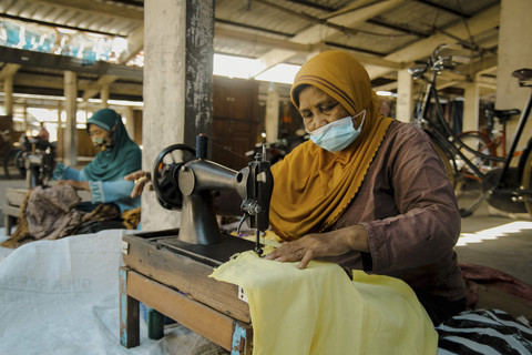 Ilustrasi Slow Fashion. Foto: Shutterstock