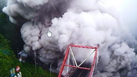 Luncuran awan panas Gunung Semeru, Rabu (19/11/2025). Foto: BNPB