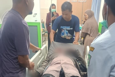 Warga mengalami luka bakar terkena awan panas Erupsi Gunung Semeru saat melintas di wilayah Gladak Perak, Sumbermujur, Kabupaten Lumajang, Rabu (19/11/2025)  Foto: BPBD Lumajang