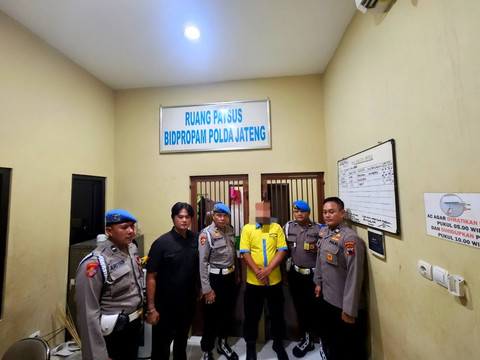 AKBP Basuki (baju kuning) kini dipatsuskan.  Foto: Dok. Polda Jateng