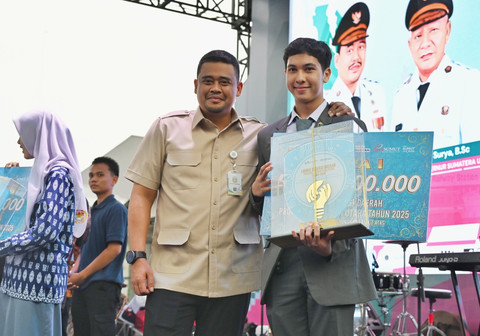 Gubernur Sumatera Utara (Sumut) Muhammad Bobby Nasution membuka North Sumatera Inovation Day 2025 di Parkiran Kartini Kantor Gubernur Sumut Jalan R.A Kartini Medan, Rabu (19/11/2025). Foto: Dok. Istimewa