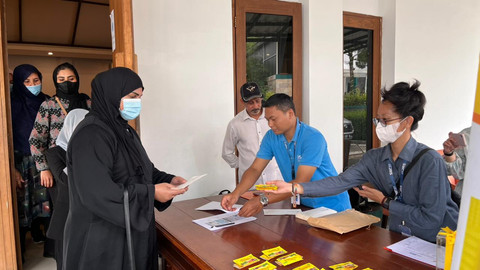 PT. Industri Jamu Dan Farmasi Sido Muncul Tbk (Sido Muncul) menggandeng Yayasan Jesuit Refugee Service Indonesia (JRS Indonesia) untuk membantu pengungsi asing di kawasan Bogor. Foto: kumparan