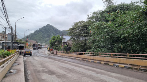 Suasana Jalan Raya Pronojiwo, Kabupaten Lumajang, Kamis (20/11/2025). Foto: Farusma Okta Verdian/kumparan