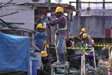 Membangun tanggul jadi salah satu strategi Pemprov DKI Jakarta untuk menangani banjir. Foto: dok. Pemprov DKI Jakarta