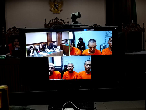 Ammar Zoni dalam sidang kasus peredaran narkotika, PN Jakarta Pusat, Kamis (20/11).  Foto: Giovanni/kumparan