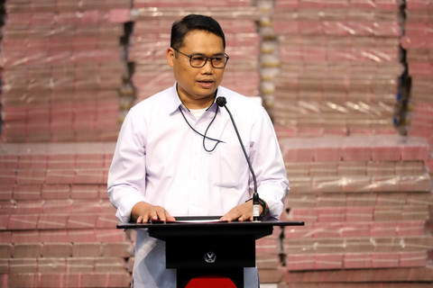 Plt. Deputi Penindakan dan Eksekusi KPK Asep Guntur Rahayu berbicara saat penyerahan hasil rampasan aset hasil korupsi di Gedung Merah Putih KPK, Jakarta, Kamis (20/11/2025).

 Foto: Iqbal Firdaus/kumparan