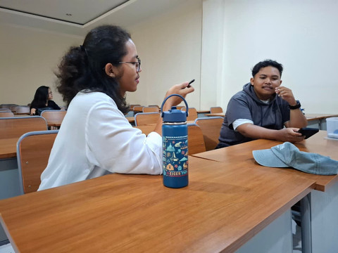 Contoh penggunaan tumbler di area kampus (Dok. Pribadi: Erlin Nursifa)