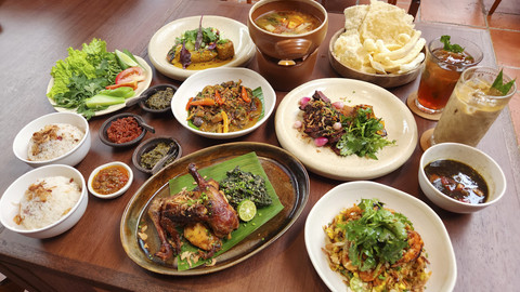 Aneka menu makanan restoran 'TAMU' Jakarta. Foto: Azalia Amadea/kumparan