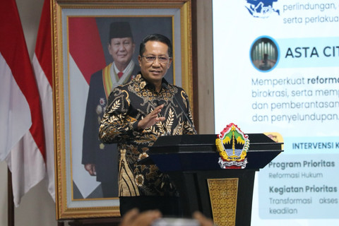 Menteri Hukum, Supratman Andi Agtas saat peresmian 8.563 Pos Bantuan Hukum (Posbankum) di Gedung Gradhika Bhakti Praja, Kompleks Kantor Gubernur Jawa Tengah pada Rabu (19/11). Foto: Dok. Istimewa