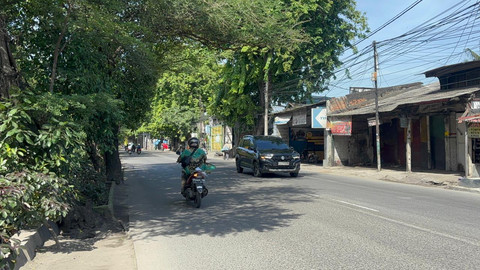 Suasana Jalan Raya Cilincing, Jakarta Utara terpantau lancar sebelum pukul 09.00 WIB pada Jumat (21/11). Foto: Abid Raihan/kumparan