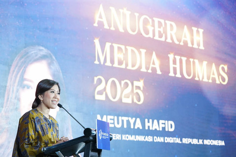 Menkomdigi Meutya Hafid memberikan sambutan di Anugerah Media Humas 2025. Foto: dok Kemkomdigi