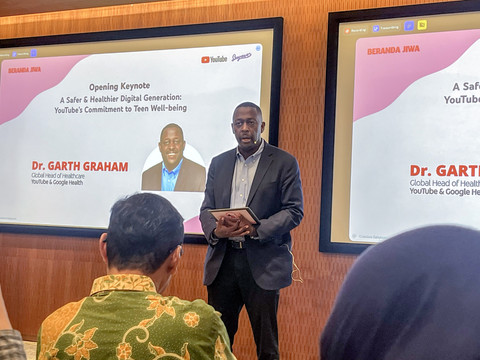 Head of YouTube Health, Garth Graham, dalam press conference YouTube tentang fitur baru dan Beranda Jiwa. Foto: Nabilla Fatiara/kumparan