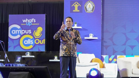 Menteri Hukum Supratman Andi Agtas menjadi pembicara dalam Podcast What's Up Kemenkum Campus Calls Out di Universitas Diponegoro Jawa Tengah. Foto: Dok: Kementerian Hukum