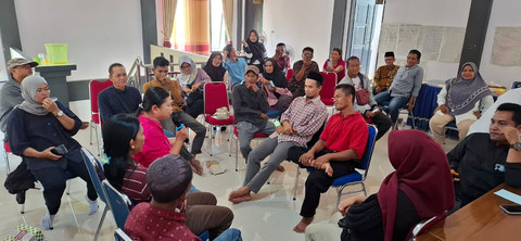 Pelatihan advokasi untuk para petani lokal di Kantor Desa Galang, Kecamatan Sungai Pinyuh, Kabupaten Mempawah, Kalbar. Foto: Dok. Istimewa