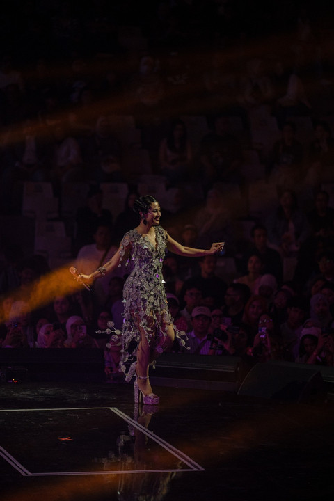Tampilan Andien saat konser Suarasmara di Istora Senaya pada Sabtu (15/11). Foto: Poplicist Publicist/Arman Febryan, Derai