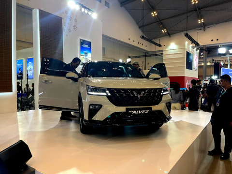 Peluncuran Wuling Alvez terbaru di GJAW 2025.  Foto: Fitra Andrianto/kumparan