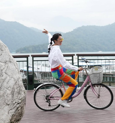 Cara self love ala Mikha Tambayong. Foto: Instagram @mikhatambayong