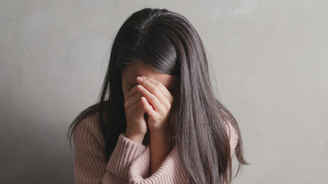 Ilustrasi Kekerasan Terhadap Perempuan. Foto: leungchopan/Shutterstock