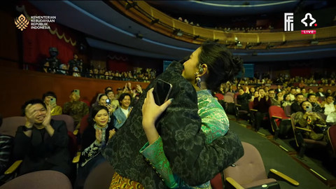 Sheila Dara memenangkan Pemeran Utama Wanita Terbaik di Festival Film Indonesia (FFI) 2025. Foto: YouTube Festival Film Indonesia