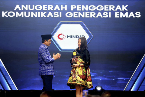 MIND ID dapat penghargaan penggerak komunikasi generasi emas. Foto: Dok. MIND ID