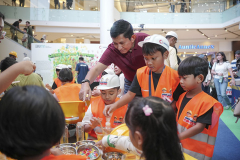 MIND ID dapat penghargaan penggerak komunikasi generasi emas. Foto: Dok. MIND ID