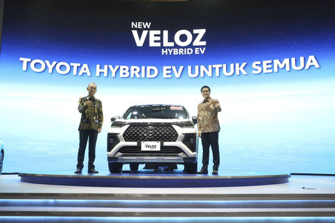 Peluncuran Toyota Veloz Hybrid di pameran GJAW 2025. Foto: Dok. Toyota Astra Motor