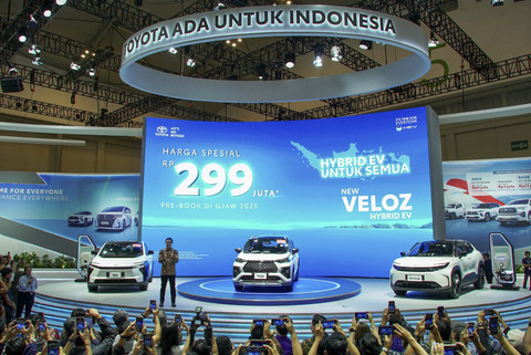 Peluncuran Toyota Veloz Hybrid di pameran GJAW 2025. Foto: Dok. Toyota Astra Motor