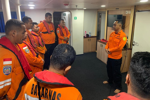 Basarnas bersiap melakukan operasi pencarian nelayan yang hilang di laut Banda. Foto: Basarnas Ambon