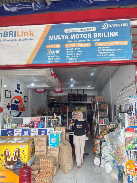 Mitra AgenBRILink asal Indragiri Hilir, Riau, menerapkan sistem jemput bola. Foto: Dok. BRI