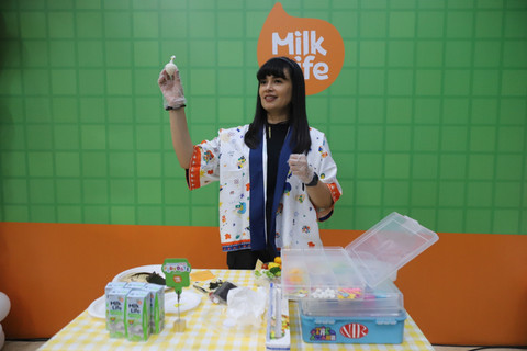 Bento instructor Rina Mutia Dewi saat  saat mengikuti kumparanMOM Playdate bersama MilkLife yang digelar di kantor kumparan, Jakarta, Sabtu (22/11/2025). Foto: Iqbal Firdaus/kumparan