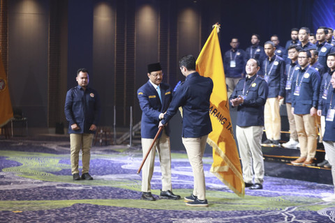 Menteri Sosial Saifullah Yusuf atau Gus Ipul secara langsung mengukuhkan Pengurus Nasional Karang Taruna (PNKT) Masa Bakti 2025-2030 di Sutera Hall, Mall Alam Sutera, Kota Tangerang, Provinsi Banten, Sabtu (22/11/2025). Foto: Dok. Kemensos