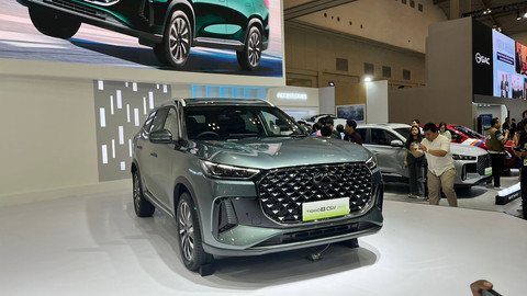 Peluncuran Chery Tiggo 8 CSH Comfort dan Premium AWD di GJAW 2025, Sabtu (22/11/2025).  Foto: Syahrul Ghiffari/kumparan